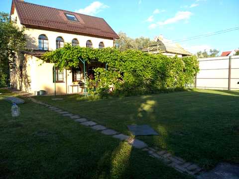 будинок за адресою Центральна, 1