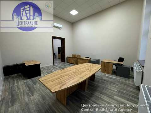 комерційна за адресою Івана Франка вул., 1