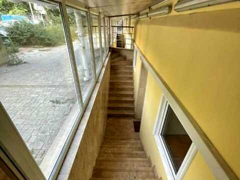 комерційна за адресою Базарна вул., 89
