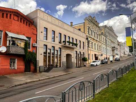 комерційна за адресою Бурсацький узвіз, 6