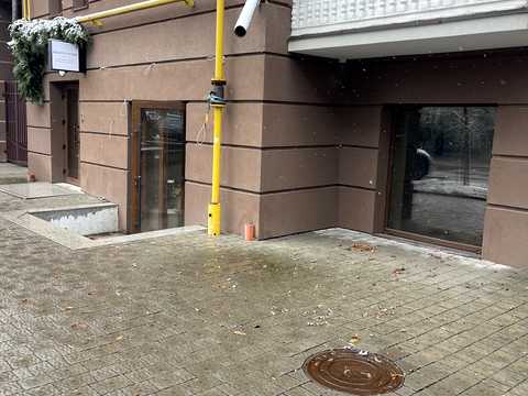 комерційна за адресою Шевченка вул., 52