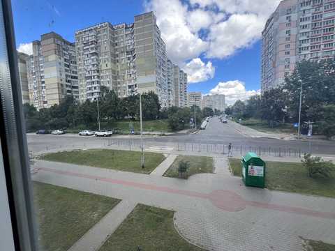 комерційна за адресою Миколи Ушакова вул., 1-Д
