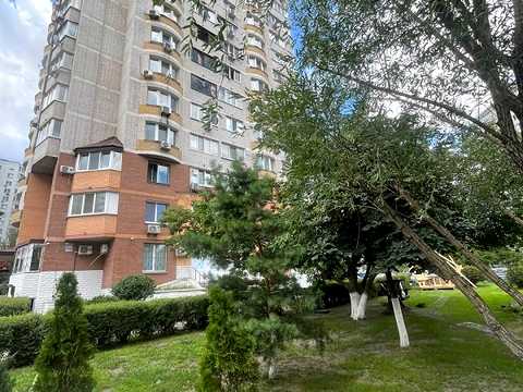 квартира за адресою Анни Ахматової вул., 18