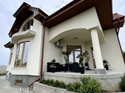 будинок за адресою с. Баранинці, Травнева