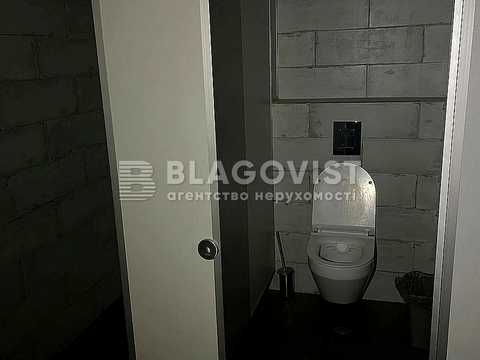 комерційна за адресою Почайнинська вул., 38