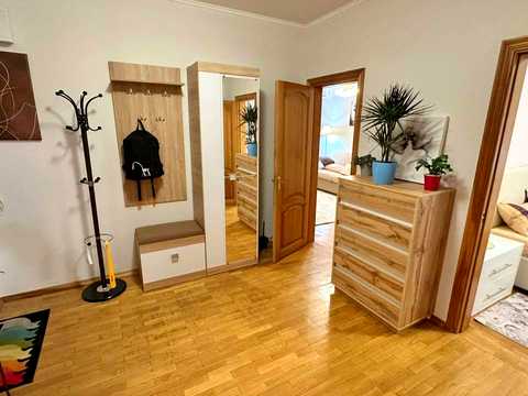 квартира за адресою Анни Ахматової вул., 14-Б