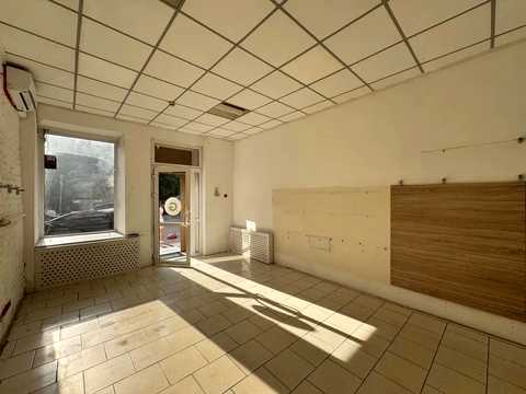 комерційна за адресою Володимирська вул., 81
