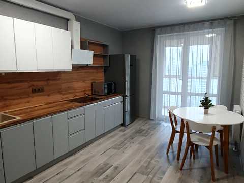 квартира за адресою Воскресенська вул., 18