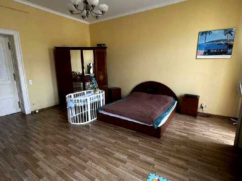 квартира за адресою Мирона Тарнавського вул. (Кутузова), 38