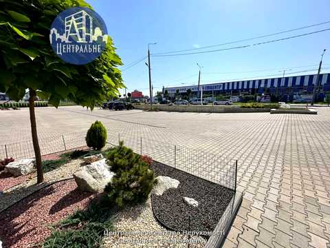 комерційна за адресою Хотинська вул., 39в