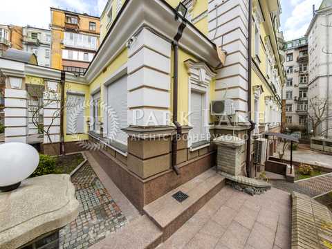 комерційна за адресою Саксаганського вул., 67