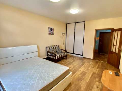 квартира за адресою Сім'ї Кульженків вул. (Петра Дегтяренка), 33