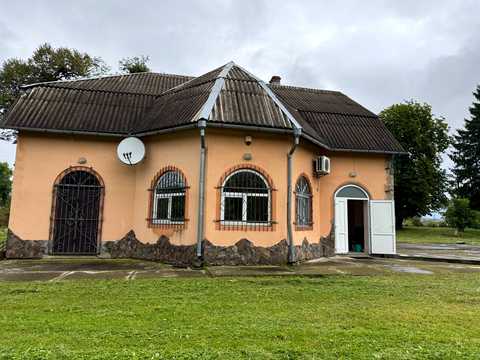 комерційна за адресою Шкільна вул., 22