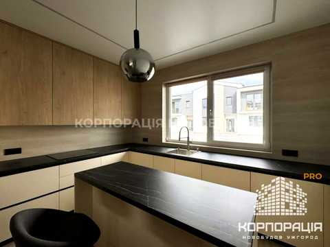 будинок за адресою с. Сторожниця, Волошкова, 10А