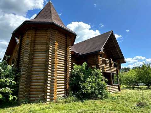 будинок за адресою Лугова