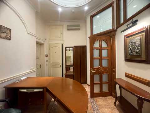 комерційна за адресою Шовковична вул., 16