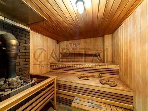 комерційна за адресою Шкільна вул., 1