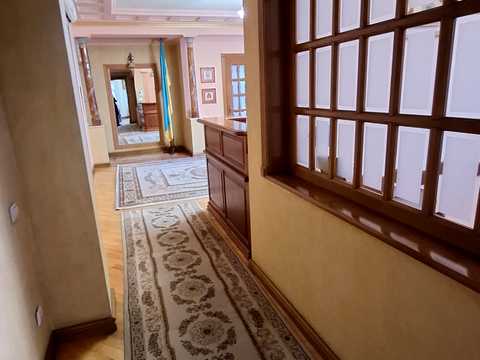 комерційна за адресою Братів Рогатинців вул., 18