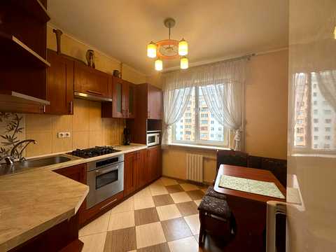 квартира за адресою Кирила Трильовського вул., 10