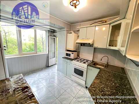 квартира за адресою комарова, 21