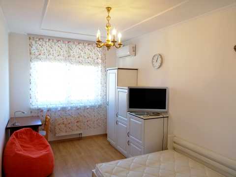 квартира за адресою Сім'ї Кульженків вул. (Петра Дегтяренка), 35