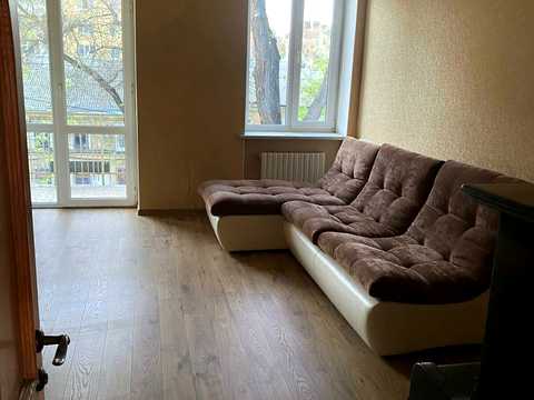 квартира за адресою Утьосова вул., 14