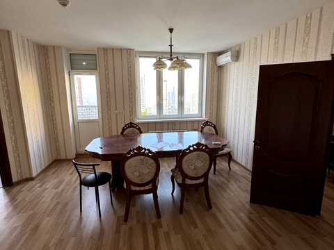 комерційна за адресою Бориса Гмирі вул., 4