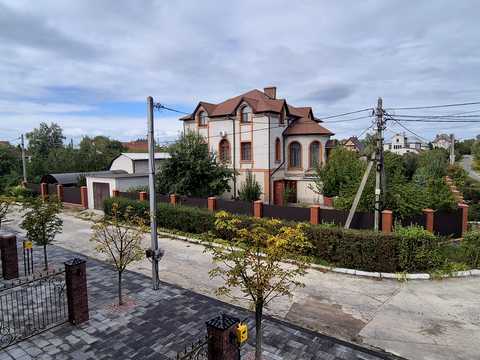 будинок за адресою Каштанова, 7