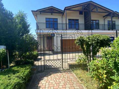 будинок за адресою БІрюзова