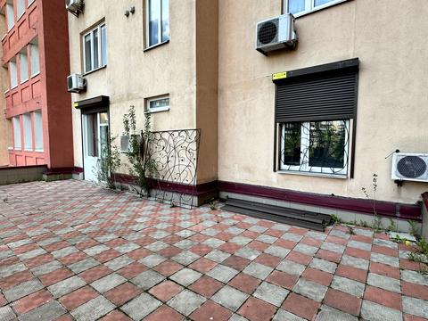 комерційна за адресою Павла Тичини просп., 18-Б