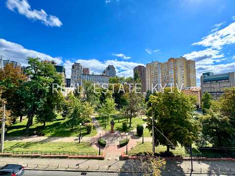 комерційна за адресою Івана Федорова вул., 12