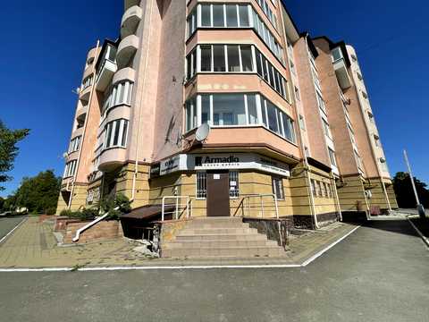 комерційна за адресою Леся Курбаса вул., 5