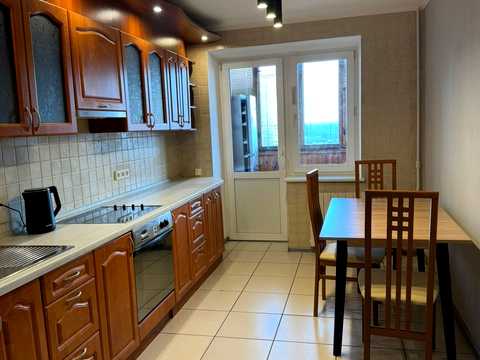 квартира за адресою Полярна вул., 8