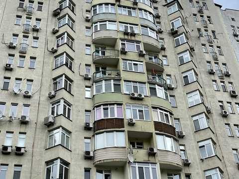 комерційна за адресою Дмитрівська вул., 52-Б