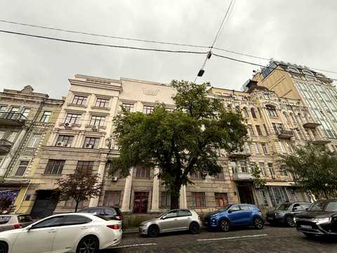 комерційна за адресою Богдана Хмельницького вул., 38