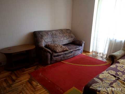 квартира за адресою Комарова , 8