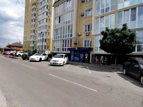 комерційна за адресою Миру вул., 7