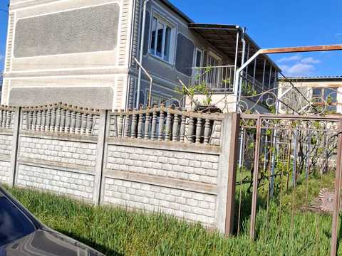 дом по адресу Центральна