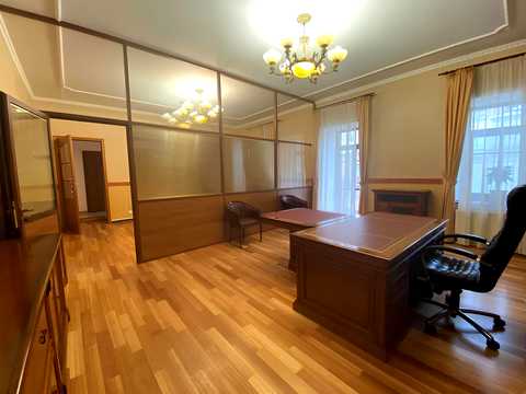 комерційна за адресою Круглоуніверситетська вул., 4