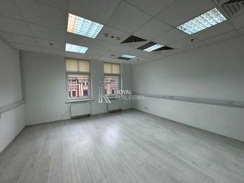 комерційна за адресою Володимирська вул., 38