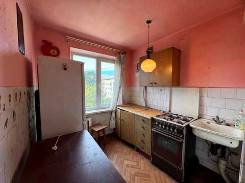 квартира за адресою Тролейбусна вул., 15