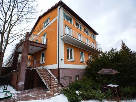 будинок за адресою Вишнева, 9