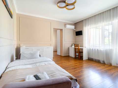 комерційна за адресою Роксолани вул., 8