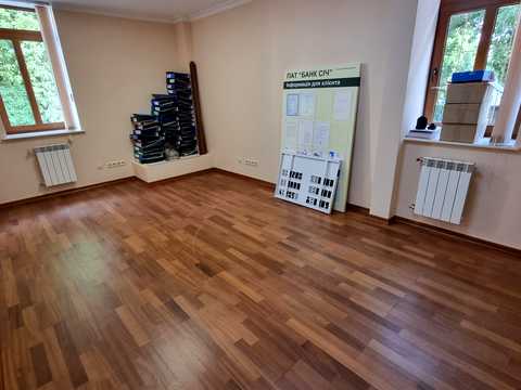 комерційна за адресою Володимирська вул., 63