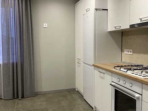 квартира за адресою Зоряна вул., 8б