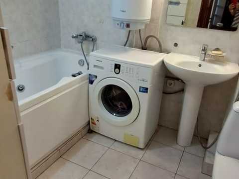 1827062085577704
