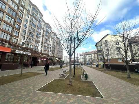 комерційна за адресою Львівська вул., 1