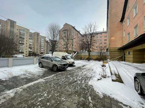 коммерческая по адресу Леся Курбаса ул., 7
