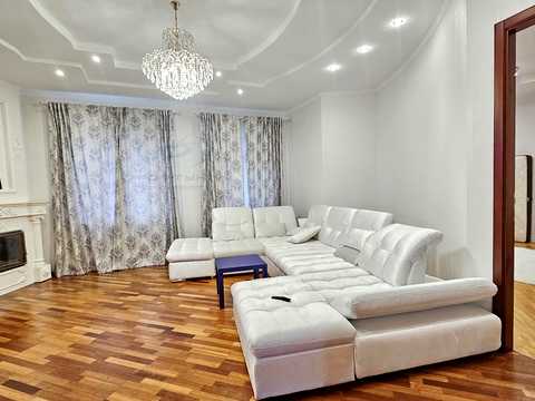 квартира за адресою Небесної Сотні вул., 38
