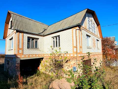 будинок за адресою смт. Черняхів, Квітнева